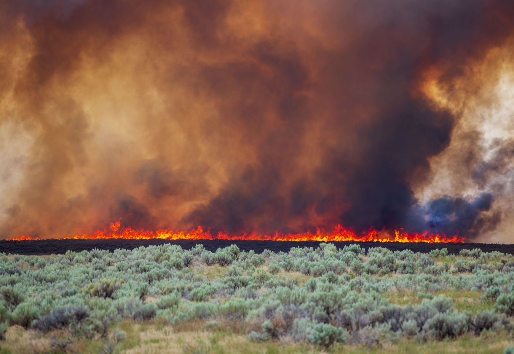 Wildfire burns near Declo